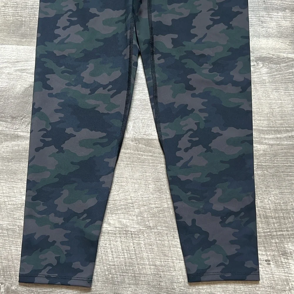 #235. NWT. SPANX Booty Boost 7/8 Printed Camo Leggings - Picture 6 of 13
